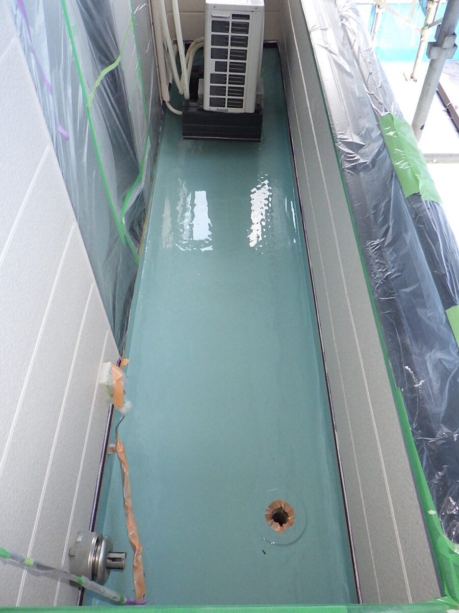ベランダ防水塗替工事の施工写真 2